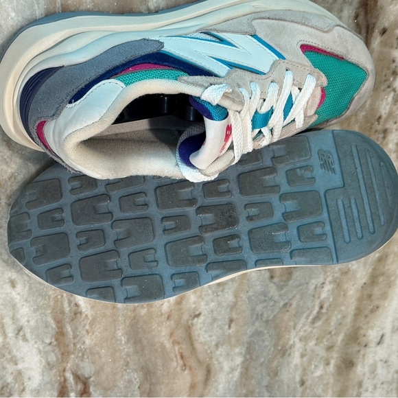 Women’s NEW BALANCE 57/40 Retro sneakers- grey/white/multi/pink/teal. Size 7 - Picture 9 of 11